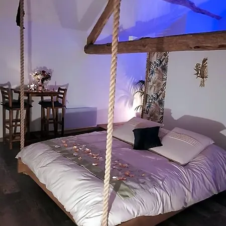 La Bulle Suspendue Couette-café 3*